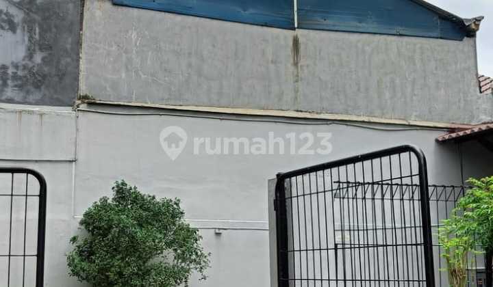 Dijual Rumah Luas di Taman Surya 2, Jakarta Barat