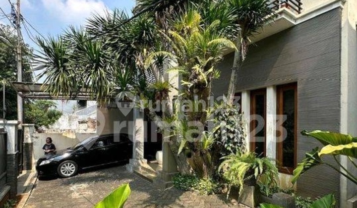 Rumah Lux Di Area Jl. Senopatilokasi Bagus. Lokasi Sangat Tenang 