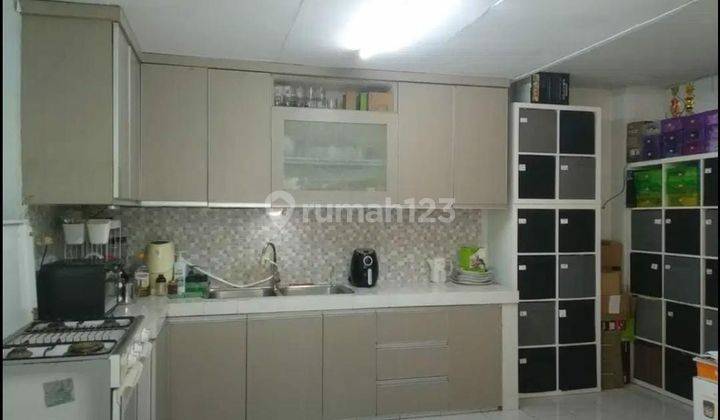 Rumah di Muara Karang
Jakarta Utara 1½ Lantai.  SHM.  Semi Furnished 2