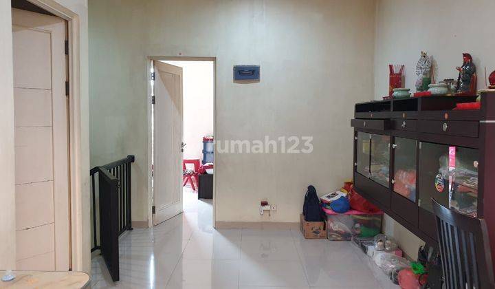 Rumah di Perumahan Taman Semanan
Jakarta Barat. 2½ Lantai. Hadap Utara 2