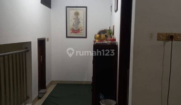 Rumah di Perumahan Taman Semanan
Jakarta Barat. 3 Lantai. SHM. Hadap Selatan 1