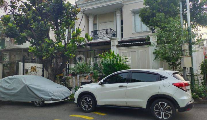 Rumah di Puri Kencana
Puri Indah
Jakarta Barat 2 Lantai. SHM 1