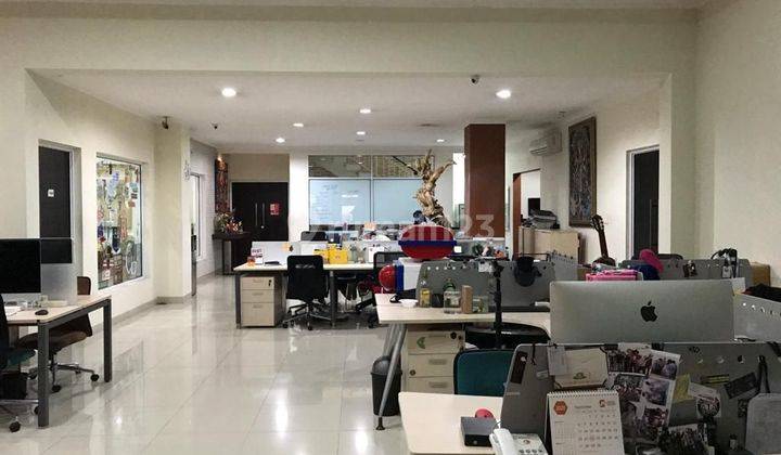 Kantor di Jalan Kemiri
Menteng
Jakarta Pusat. Bagus. Lokasi Strategis. Turun Harga dari 30M jadi 26M 1