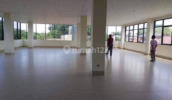 Brand New. Kantor di Gedung 5½ Lantai
Jalan Sultan Agung
Jakarta Selatan 2