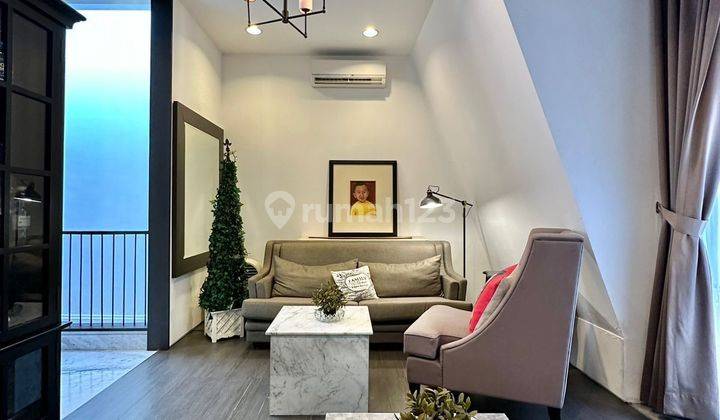 Town House 
Kemang Timur Raya
Jakarta Selatan. Full Furnish. Modern Classic 1