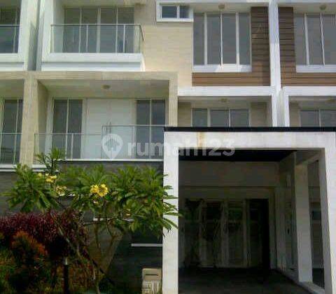 Rumah 3 Lantai. di Golf Residence 
Kemayoran 
Jakarta Pusat 1