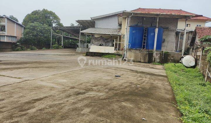 Pabrik Air Minum Kemasan Masih Beroperasi di Jalan Raya Parung
Bogor. SHM 2