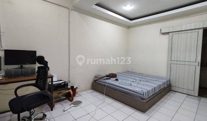 Rumah 1½ Lantai di Permata Buana
Jakarta Barat. Hadap Selatan 2