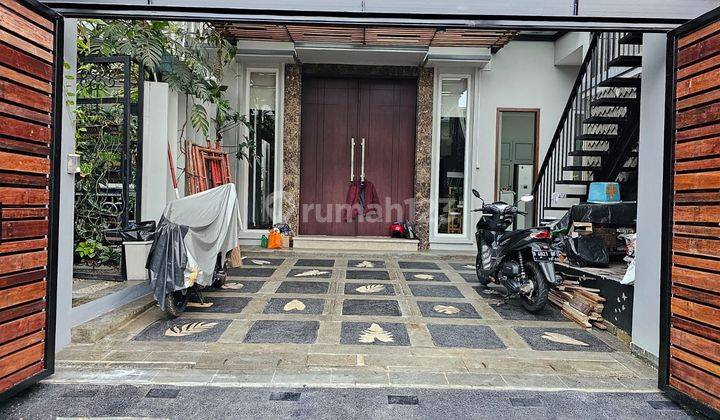 Rumah di Rumah di
Permata Buana
Cluster Ekslusif
Tidak Banjir
Jakarta Barat. Full Furnish Ada Swimimg Pool 1