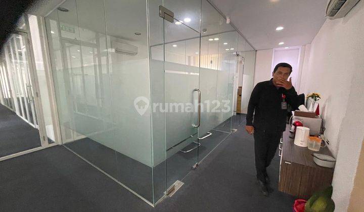 Kantor di Gedung 6 Lantai di 
Jl. Abdul Muis 
Kec Gambir
Jakarta Pusat
 2