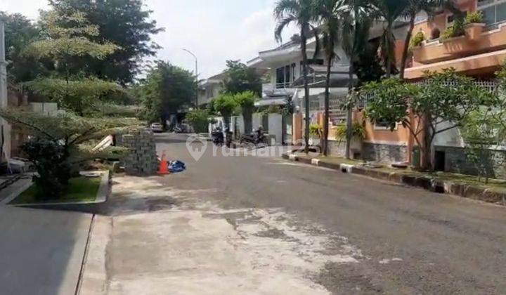 Rumah Dalam Cluster. Row Jalan Depan Rumah Bisa Lewat 4 Mobil. di Intercon
Taman Kebon Jeruk
Jkt Brt 1