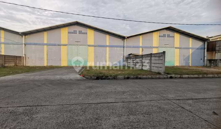 Good Warehouse. Area 1,886m2. In Dadap, Strategic Location. Good Warehouse. Area 1,886m2. In Dadap, Strategic Location.