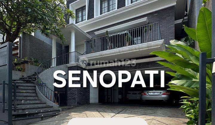 Rumah 3 Lantai Luxury American Classic Di Area Jl. Senopati Lokasi Bagus. Lokasi Sangat Tenang  1