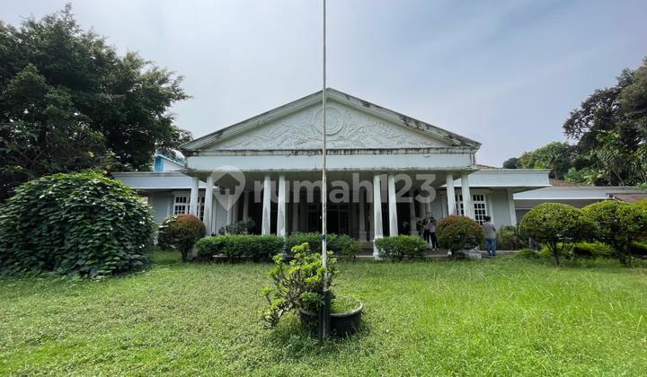 Rumah Bagus di Ulujami Jakarta Selatan Ada Swimming Pool