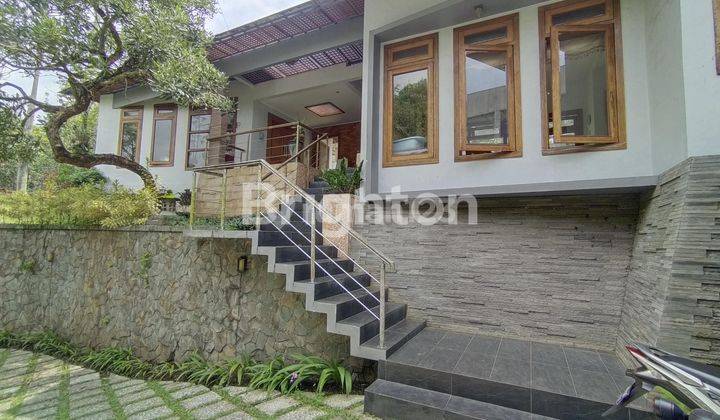 RUMAH VILLA MODERN LUAS AREA TIDAR 1