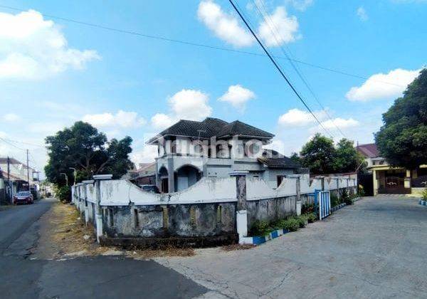 Rumah Hook tengah kota malang 2