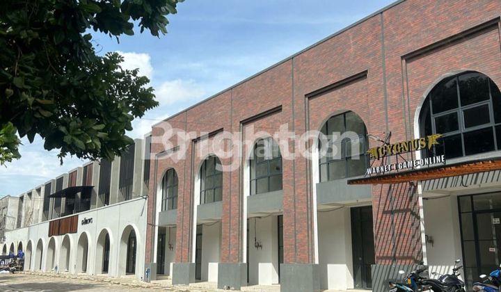 Ruko 2 Lantai Dengan Lahan Parkir Luas