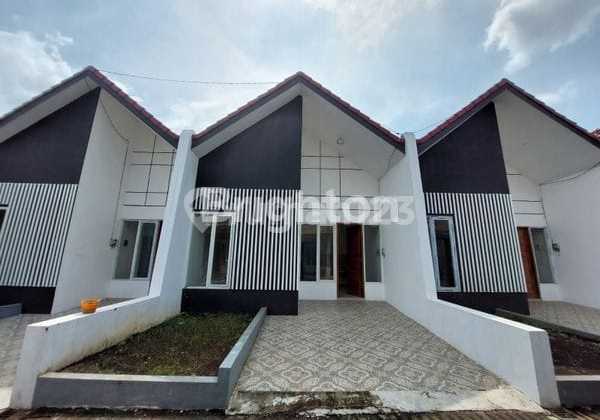 Ready-to-Occupy Minimalist House in Sulfat, Malang 1