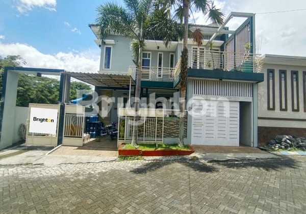 Rumah Megah 3 Lantai Plus Tanah Hook Tirtasani Karangploso