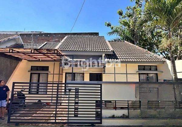 Rumah Dekat Taman Di Jual 1