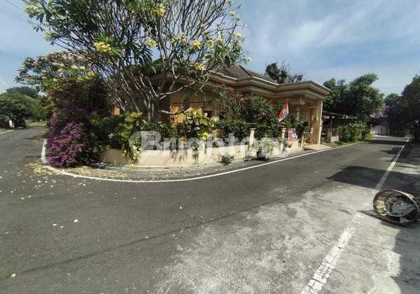 Hook House Large Area Sawojajar Near Toll Exit 2