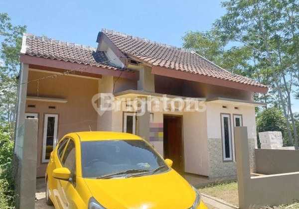Good Ready-to-Live Minimalist Modern House For Quick Sale in Pakisaji, Malang City