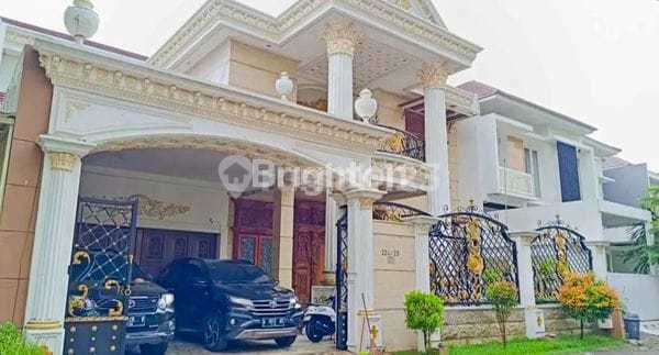 Rumah Mewah dengan Desain Classic Dekat Pusat Kota Surabaya