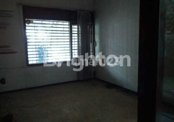 Disewakan Rumah Usaha Area Tidar Malang 2