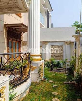 Rumah Mewah dengan Desain Classic Dekat Pusat Kota Surabaya 2