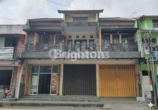 Area in South Malang, Kepanjen, 3 units of Houses + Shophouses.