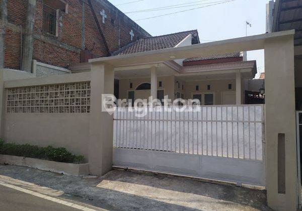 Rumah Dijual Sudah Siap Huni Daerah Blimbing Malang Kota Dekat Dengan Starbuck. Sudah Terisi Beberapa Perabot Untuk Ditinggali. 1