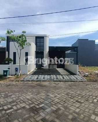 Comfortable and Secure Dwelling with a Modern Tropical Concept