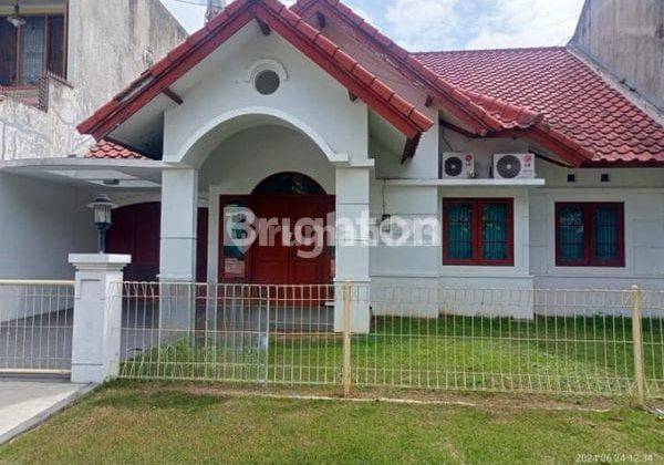 Rumah Kamar Tidur 3+1, Muat 2 Mobil Full Perabot Di Araya Kota Malang 1