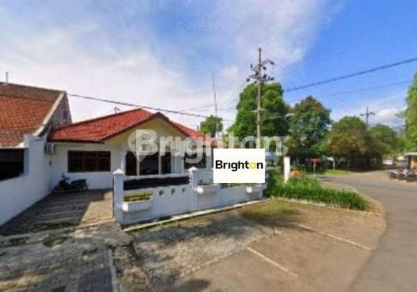 Spacious House Potential for Office-Mess-Salon-Culinary Fruit Area Malang City Center