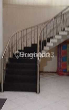 Strategic House and 600 Square Meters in Klojen 2