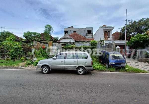 Only 5 Minutes to Malang City Square &amp; Dempo School with Free Land Bonus Building in the Center of Malang City