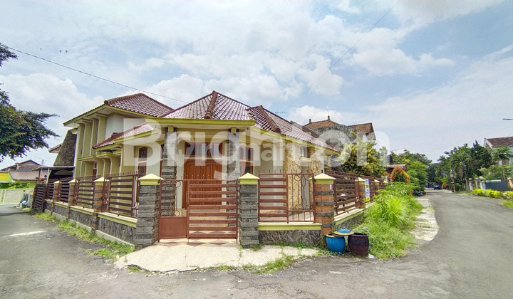 Rumah Mewah Semi Furnished | Lokasi Emas Malang
