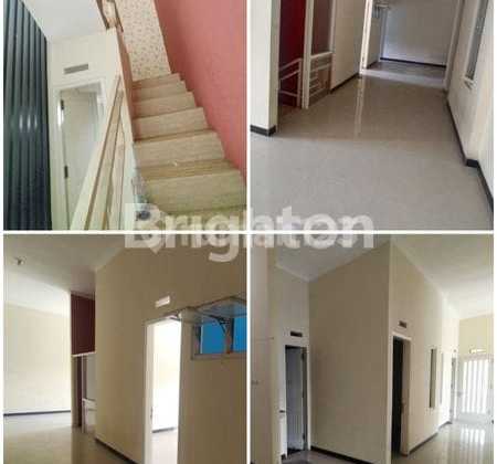 Rumah Megah 3 Lantai Plus Tanah Hook Tirtasani Karangploso 2