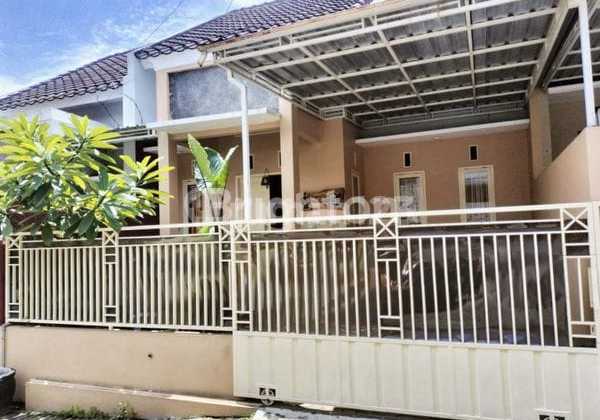 Beautiful & Comfortable House in Sulfat Area - Pandanwangi, Malang