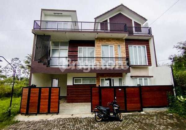 Strategic Stone Villa Near Bns, Jatim Park 1-2 Strategic Stone Villa Near Bns, Jatim Park 1-2