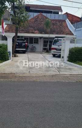 3-Story House Ready for Use Located in the Mount Gunung Commercial Area. 3-Story House Ready for Use Located in the Mount Gunung Commercial Area.