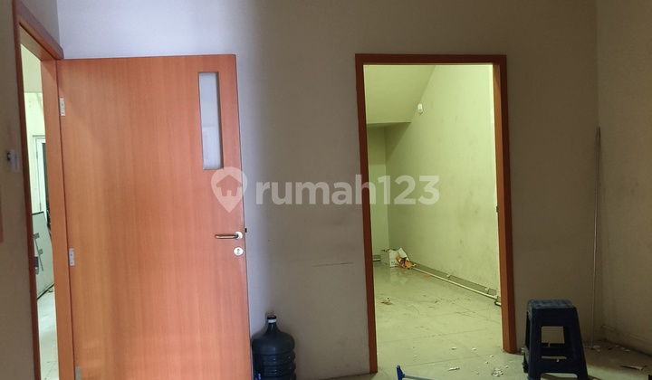 Flood-Free, Shop House, 3 Floors, HGB, Near City Bus Access, Ready to Occupy 2