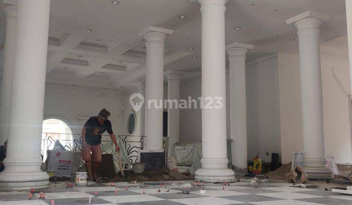 Rumah mewah 2 lantai ada kolam renang cipinang cempedak 2