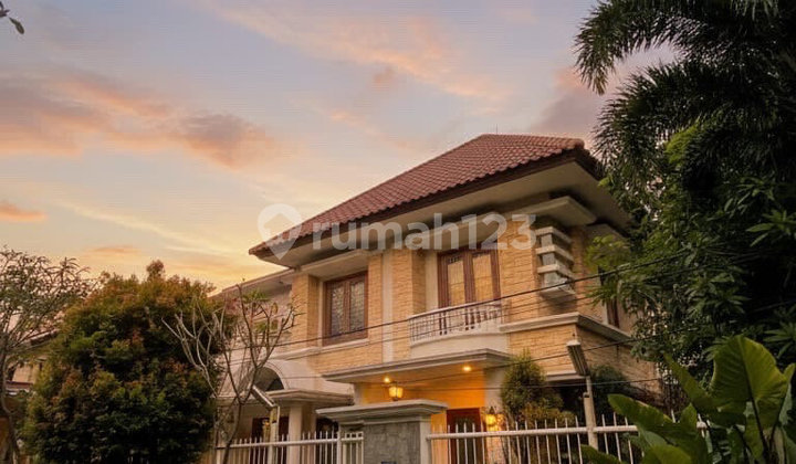 Rumah Mewah Premium dengan Kolam Renang di Kawasan Elit Bintaro Rumah Mewah Premium dengan Kolam Renang di Kawasan Elit Bintaro