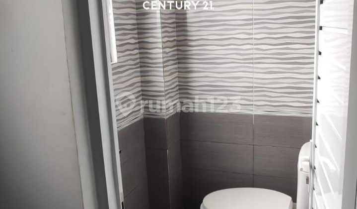 4-Storey Shop House in Kampung Melayu, East Jakarta 2