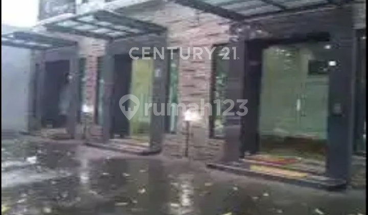 3-Unit Terrace Shophouse in the Elite Business Area of Setia Budi Kuningan 3-Unit Terrace Shophouse in the Elite Business Area of Setia Budi Kuningan