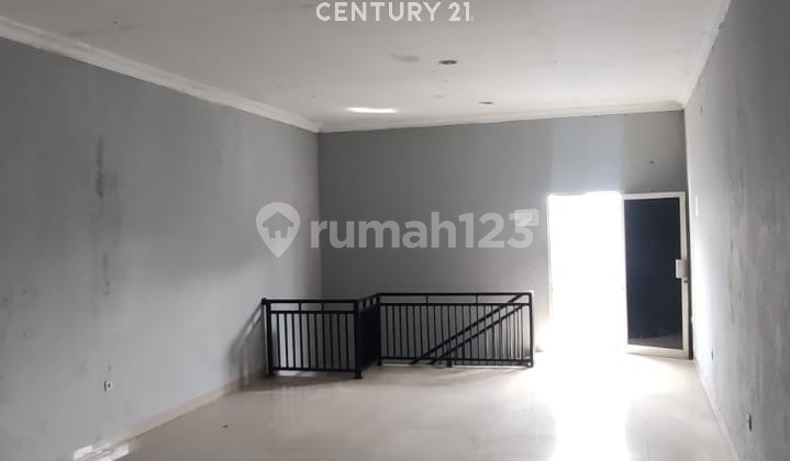 3-Storey Shop House in Kampung Melayu, East Jakarta 2