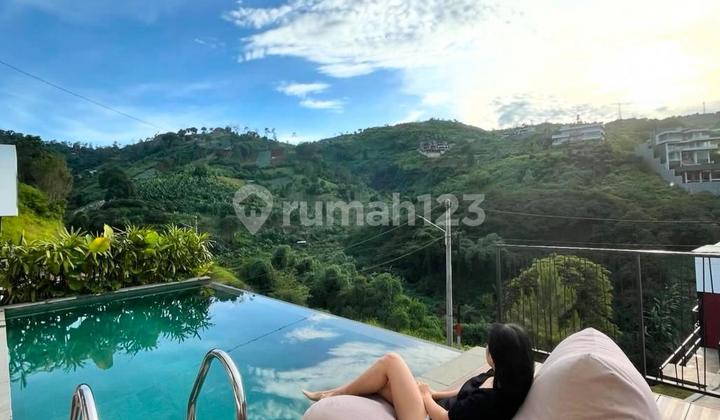 Rumah Tenang di Kawasan Dago Berasa Liburan Setiap Hari