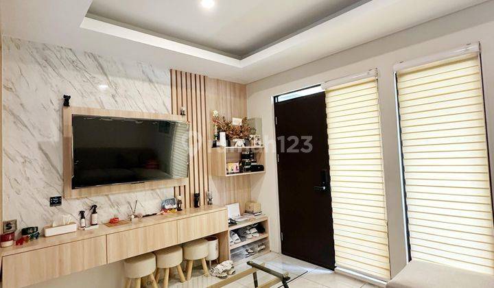 Cozy, Siap Huni Banget! Rumah Cantik 2 Lantai Kota Baru Parahyangan 1
