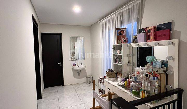Super Hot! Rumah Hoek Minimalis 2 Lantai, Harga 1000 % Murah, Kota Baru Parahyangan